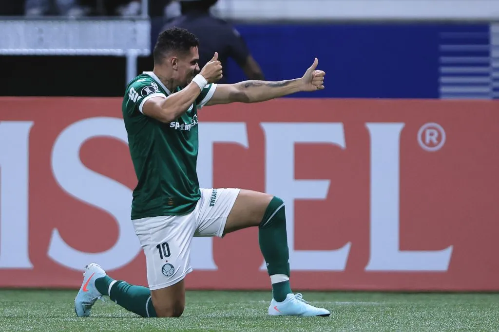 Paulinho marca em seu 1º gol pelo Palmeiras na Libertadores e supera Pelé e Zico com 17 tentos no torneio continental.