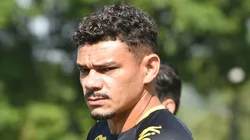 Tiquinho durante treinamento do Peixe no CT Rei Pelé