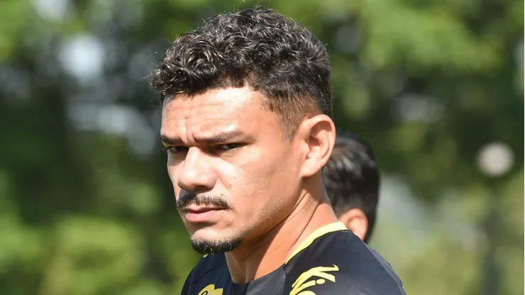 Tiquinho durante treinamento do Peixe no CT Rei Pelé