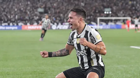 Artur comemora durante partida contra a Universidad de Chile-CHI, pela CONMEBOL Libertadores. Foto: Thiago Ribeiro/AGIF.
