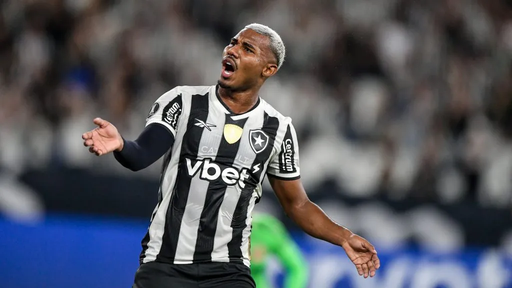 Cuiabano será preservado por Renato Paiva no Botafogo – Foto: Thiago Ribeiro/AGIF