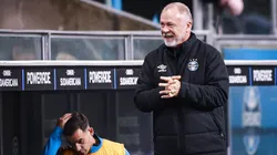 Mano Menezes no Grêmio durante partida pela Sul-Americana - Foto: Maxi Franzoi/AGIF