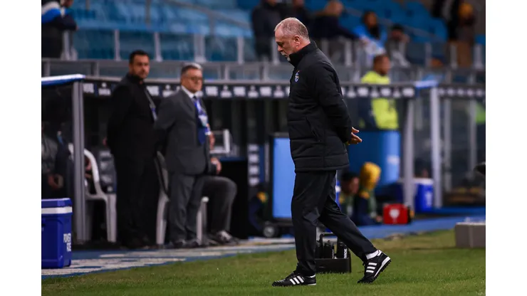Mano Menezes técnico do Grêmio durante partida contra o Sportivo Luqueño no estádio Arena do Grêmio pelo campeonato Copa Sul-americana 2025. Foto: Maxi Franzoi/AGIF