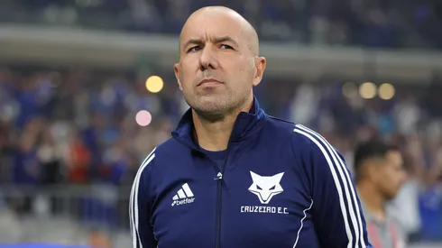 Leonardo Jardim técnico do Cruzeiro durante partida contra o Atlético-MG no estádio Mineirão pelo campeonato Brasileiro A 2025.