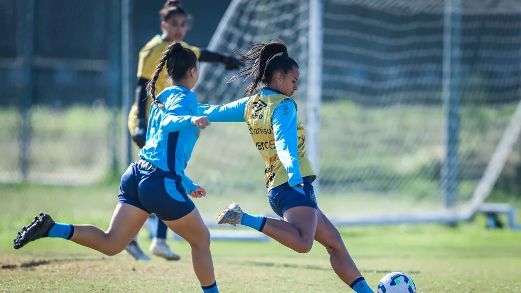 Jogadoras do Grêmio em treinamento