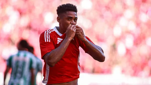 Victor Gabriel jogador do Internacional comemora seu gol durante partida contra o Juventude no estadio Beira-Rio pelo campeonato Brasileiro A 2025. Foto: Maxi Franzoi/AGIF