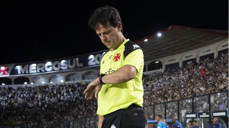 Fernando Diniz durante jogo pelo Vasco. Jorge Rodrigues/AGIF.