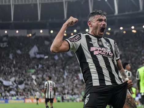 Tiquinho Soares exalta Artur Jorge e se emociona ao rever gol em Botafogo x Palmeiras: "O mais importante"