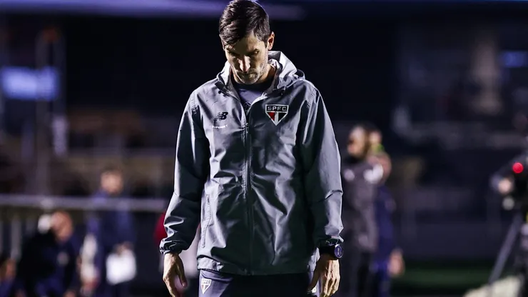 Maxi Cuberas, técnico do São Paulo, durante partida contra o Mirassol no estadio Morumbi pelo campeonato Brasileiro A 2025. Foto: Fabio Giannelli/AGIF