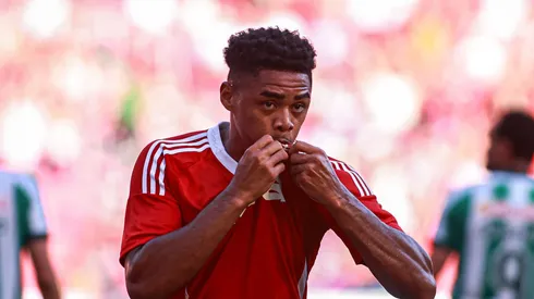 Zagueiro entrou na mira da Raposa