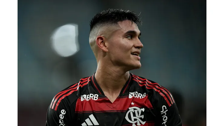 RJ - RIO DE JANEIRO - 30/01/2025 - CARIOCA 2025, FLAMENGO X SAMPAIO CORREA - Alcaraz jogador do Flamengo durante partida contra o Sampaio Correa no estadio Maracana pelo campeonato Carioca 2025. Foto: Thiago Ribeiro/AGIF