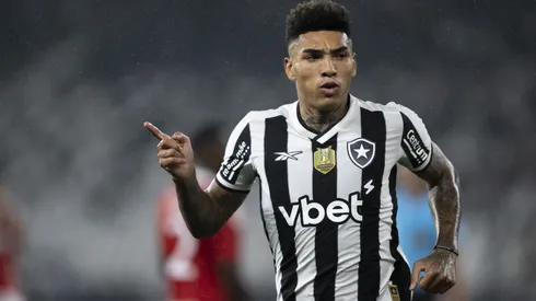 Igor Jesus em ação pelo Botafogo - Foto: Jorge Rodrigues/AGIF