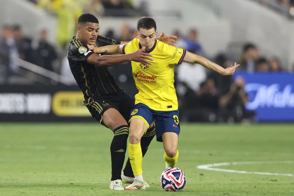 Igor Jesus disputando lance no gramado. Foto: Jessie Alcheh/Getty Images