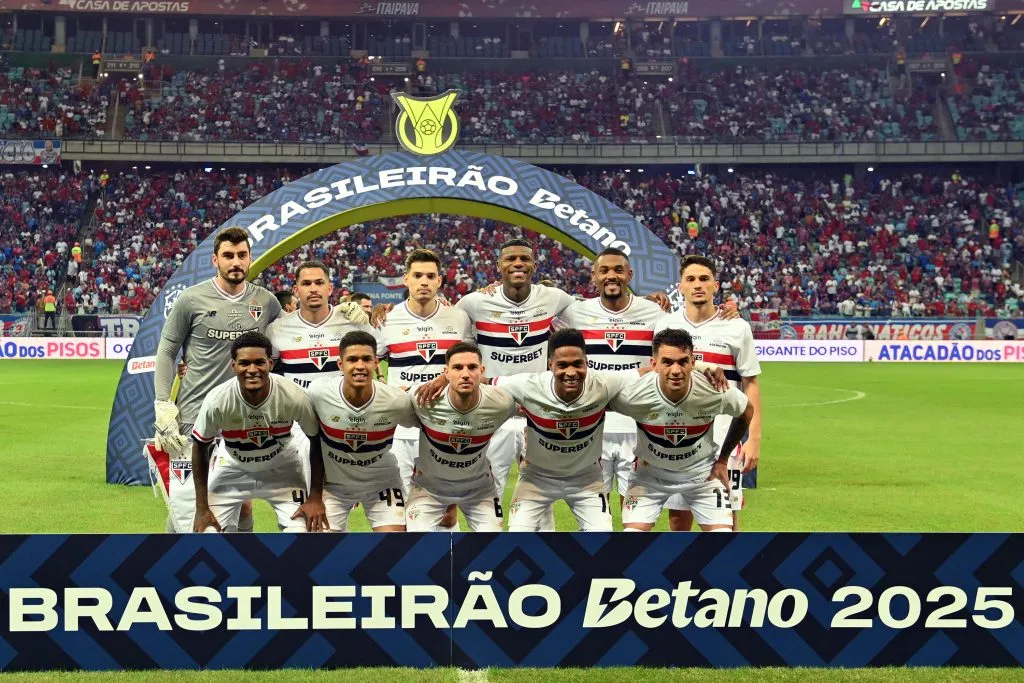 BA – SALVADOR – 31/05/2025 – BRASILEIRO A 2025, BAHIA X SAO PAULO – Jogadores do Sao Paulo posam para foto antes na partida contra Bahia no estadio Arena Fonte Nova pelo campeonato Brasileiro A 2025. Foto: Walmir Cirne/AGIF