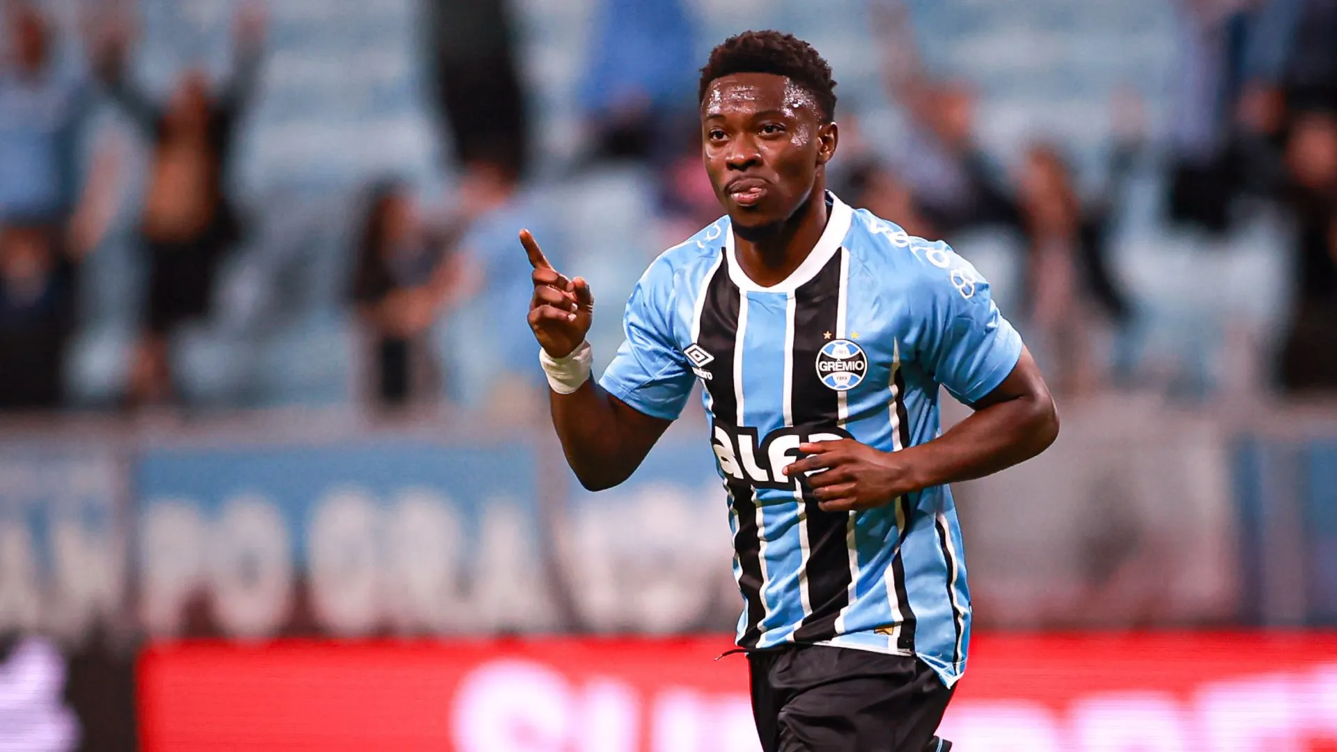 Amuzu, jogador do Grêmio