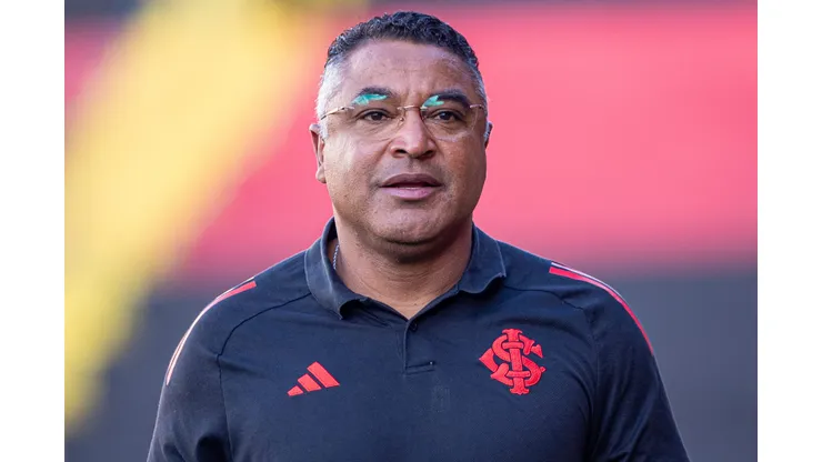 Roger Machado técnico do Internacional durante partida contra o Sport no estádio Ilha do Retiro pelo campeonato Brasileiro A 2025. Foto: Rafael Vieira/AGIF