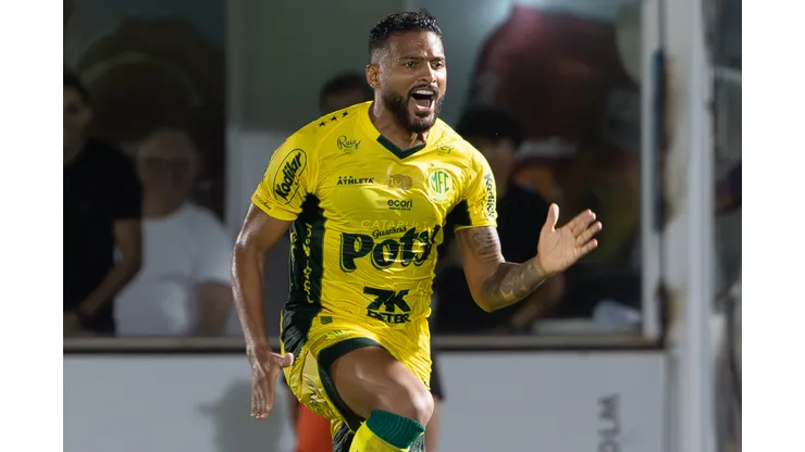 REINALDO jogador do Mirassol comemora seu gol durante partida contra o Atlético-MG no estádio Jose Maria de Campos Maia pelo campeonato Brasileiro A 2025. Foto: Joisel Amaral/AGIF