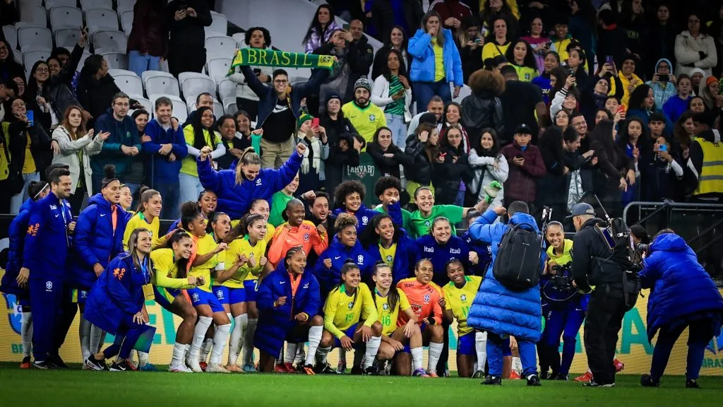 Jogadoras do Brasil comemoram vitória após partida contra o Japão no estádio Arena Corinthians pelo campeonato Amistoso. Foto: Fabio Giannelli/AGIF
