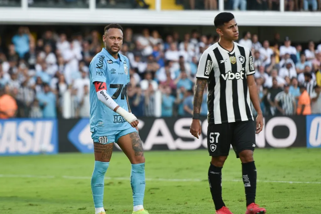 Neymar durante o jogo com o Botafogo. Foto: Jota Erre/AGIF