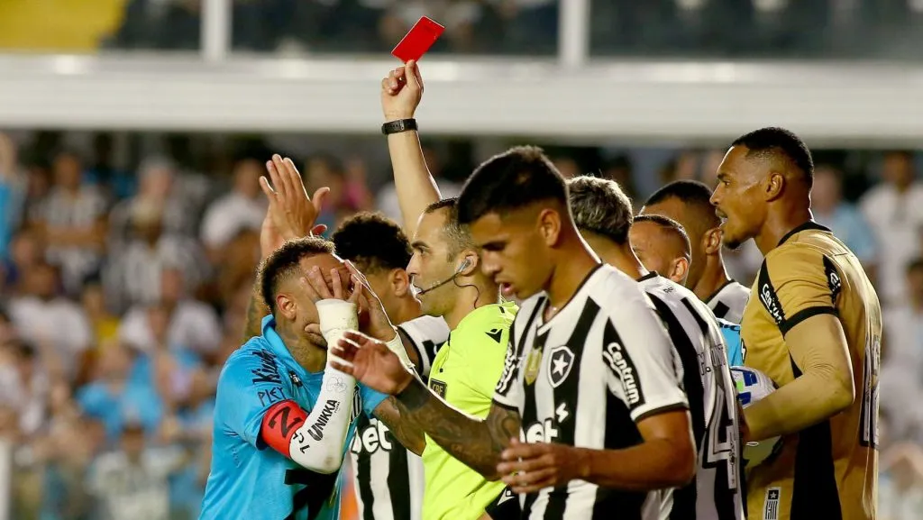 Neymar vem sendo criticado após expulsão - Foto: Mauricio De Souza/AGIF.