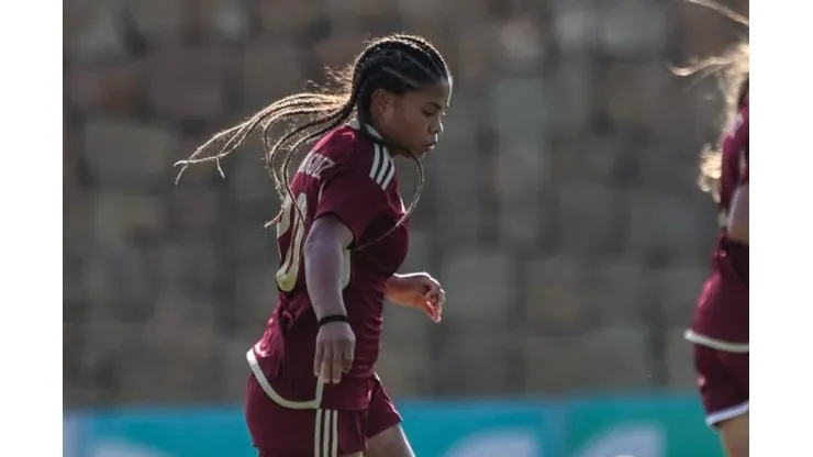 Volante do Corinthians é titular na vitória da Venezuela sobre a Nova Zelândia. Foto: Divulgação/@femeninofvf