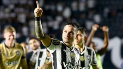 Artur foi decisivo para o Botafogo vencer o Santos na Vila Belmiro