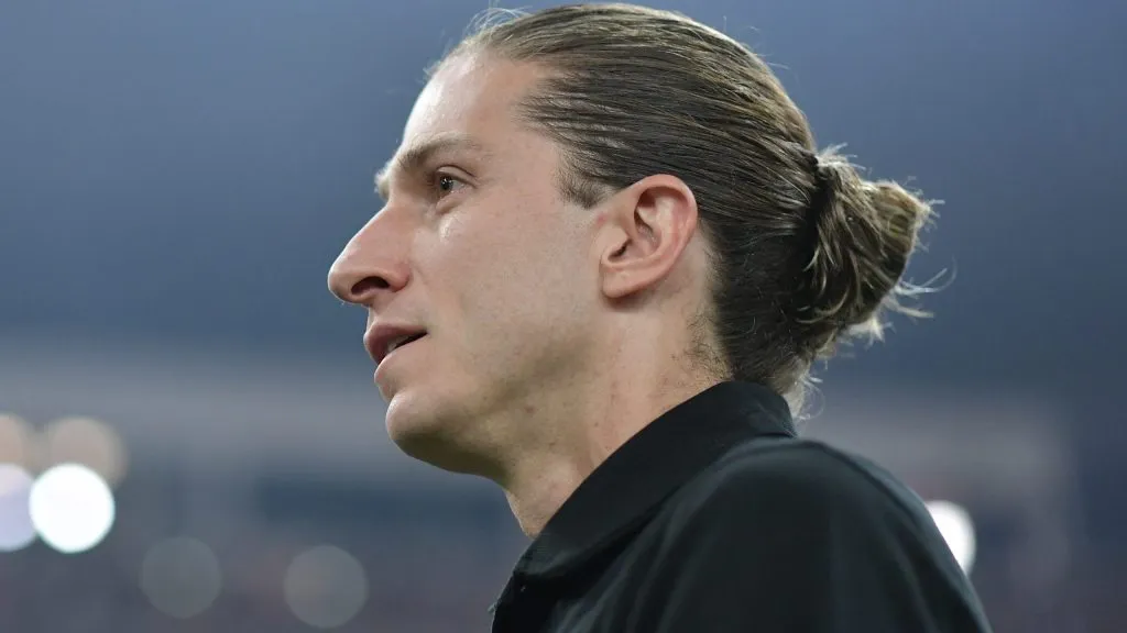 Filipe Luis, técnico do Flamengo, durante partida contra o Fortaleza no estadio Maracana pelo campeonato Brasileiro A 2025. Foto: Thiago Ribeiro/AGIF