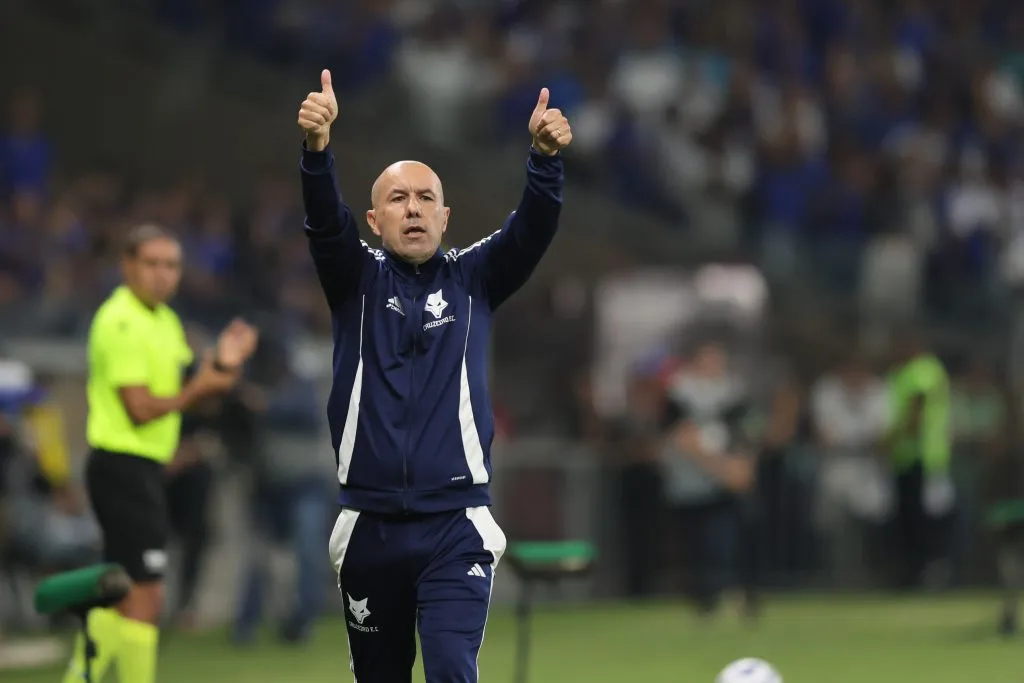 Leonardo Jardim técnico do Cruzeiro durante partida contra o Palmeiras – Foto: Gilson Lobo/AGIF