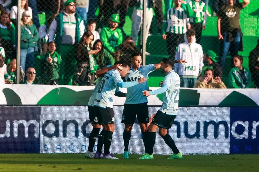 Jogadores do Grêmio comemoram gol diante do Juventude. Foto: Luiz Erbes/AGIF