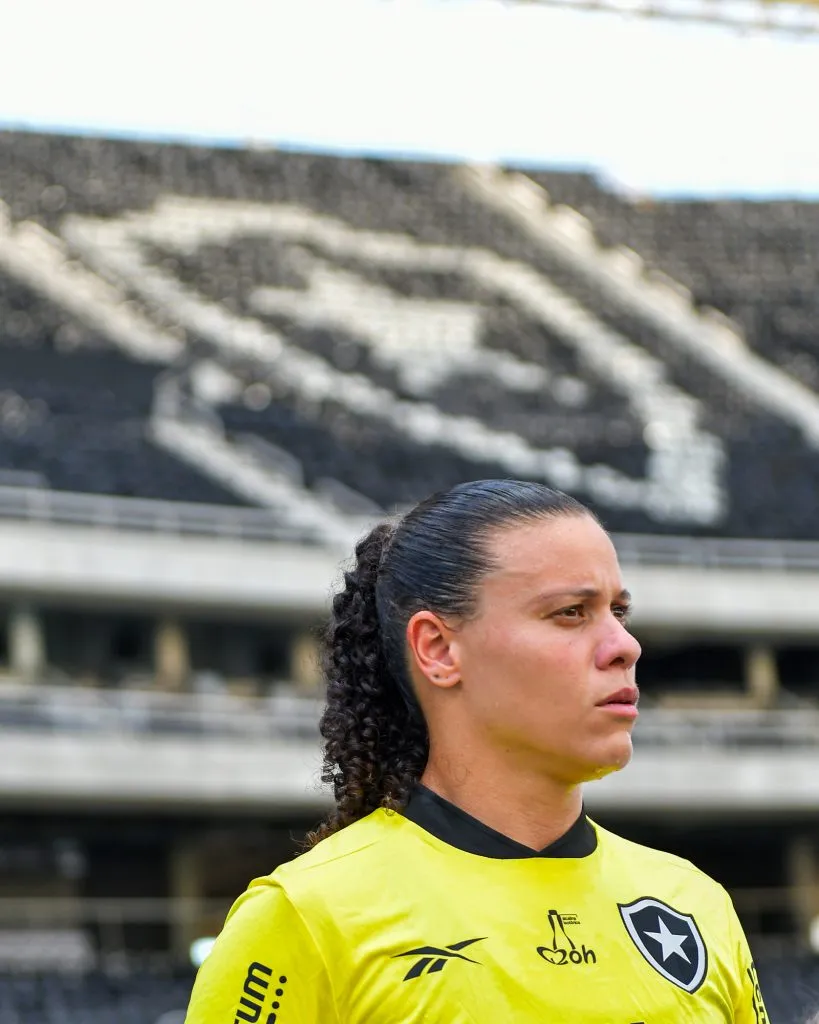 Michelle, goleira do Botafogo. Foto: Thiago Ribeiro/AGIF
