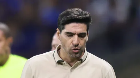 Abel Ferreira, treinador do Palmeiras, durante partida contra o Cruzeiro no estádio Mineirão pelo Campeonato Brasileiro