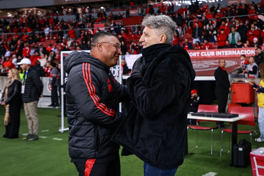 Roger Machado tecnico do Internacional cumprimenta Renato Portaluppi tecnico do Fluminense – Foto: Maxi Franzoi/AGIF