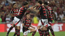 Luiz Araujo, jogador do Flamengo comemora seu gol com jogadores do seu time durante partida contra o Fortaleza no estadio Maracana pelo campeonato Brasileiro A 2025.
