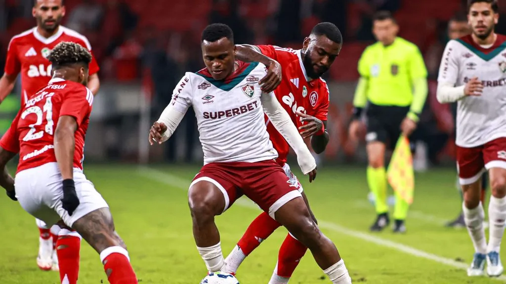 Fluminense foi superior ao Internacional e saiu vitorioso - Foto: Maxi Franzoi/AGIF.