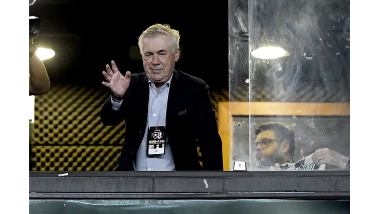RJ - RIO DE JANEIRO - 27/05/2025 - COPA LIBERTADORES 2025, BOTAFOGO X UNIVERSIDAD DE CHILE - Carlo Ancelotti, novo Tecnico da Selecao Brasileira antes da partida entre Botafogo e o Universidad de Chile no estadio Engenhao pelo campeonato Copa Libertadores 2025. Foto: Alexandre Loureiro/AGIF
