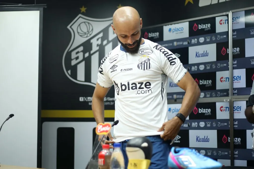 Thaciano decepcionou pelo desempenho que vem apresentando em campo –  Foto: Reinaldo Campos/AGIF