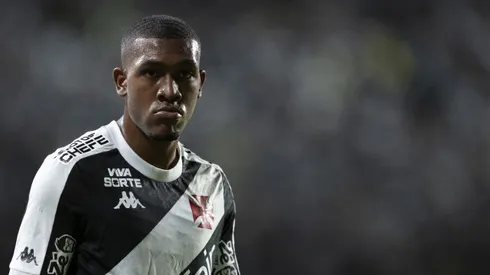 Rayan, jogador do Vasco, durante partida contra o RB Bragantino, pelo Brasileirão Betano. Foto: Jorge Rodrigues/AGIF.