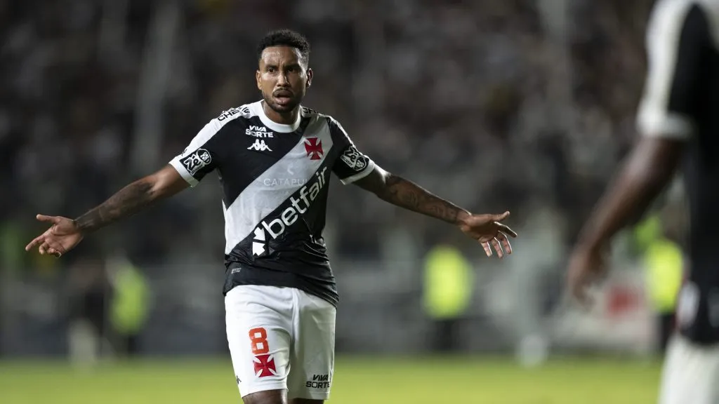 Jair, volante do Gigante da Colina. Foto: Jorge Rodrigues/AGIF.