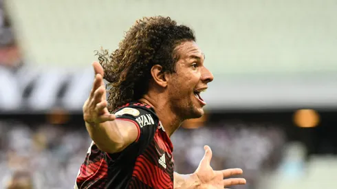 CE - Fortaleza - 14/05/2022 - BRASILEIRO A 2022, CEARA X FLAMENGO - Willian Arao jogador do Flamengo comemora seu gol com jogadores do seu time durante partida contra o Ceara no estadio Arena Castelao pelo campeonato Brasileiro A 2022.