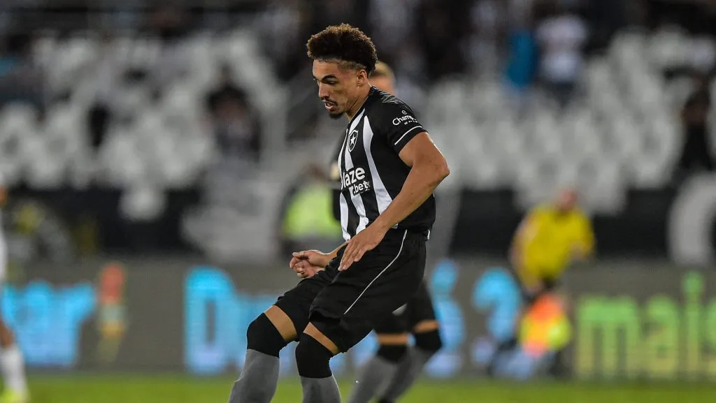 Zagueiro Adryelson no Botafogo. Foto: Thiago Ribeiro/AGIF