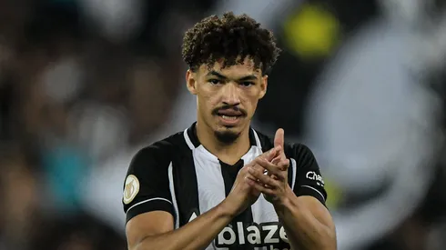 Adryelson pode reforçar o Grêmio. Foto: Thiago Ribeiro/AGIF