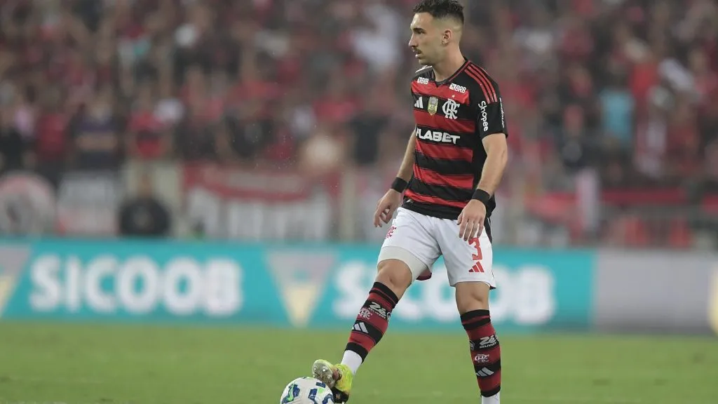 Léo Ortiz foi um dos principais destaques do Flamengo contra o Fortaleza – Foto: Thiago Ribeiro/AGIF
