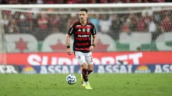 Léo Ortiz durante duelo entre Flamengo x Fortaleza, pelo Brasileirão Betano - Foto: Thiago Ribeiro/AGIF