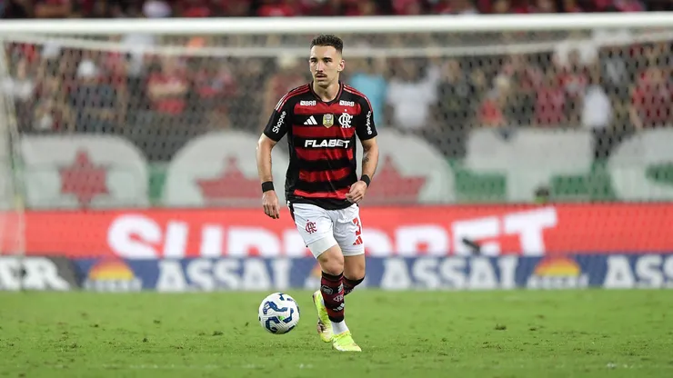 Léo Ortiz durante duelo entre Flamengo x Fortaleza, pelo Brasileirão Betano - Foto: Thiago Ribeiro/AGIF