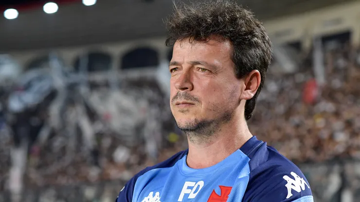 Diniz terá tempo para ajustar o Vasco durante a Data FIFA - Foto: Thiago Ribeiro/AGIF