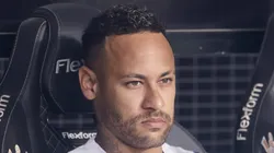 Neymar no banco de reservas durante jogo do Peixe.