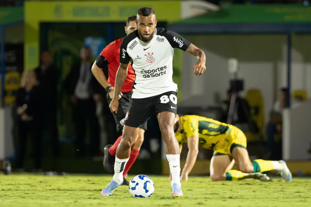 SP – MIRASSOL – 10/05/2025 – BRASILEIRO A 2025, MIRASSOL X CORINTHIANS – ALEX SANTANA jogador do Corinthians durante partida contra o Mirassol no estadio Jose Maria de Campos Maia pelo campeonato Brasileiro A 2025. Foto: Joisel Amaral/AGIF
