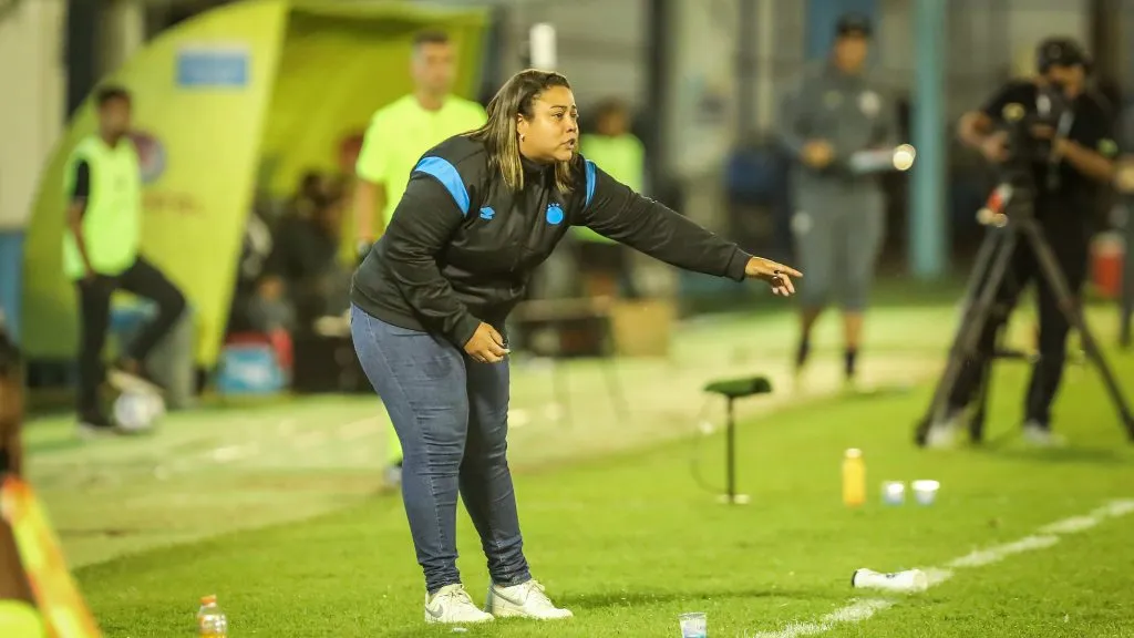 Thaissan Passos no comando do time feminino do Grêmio
