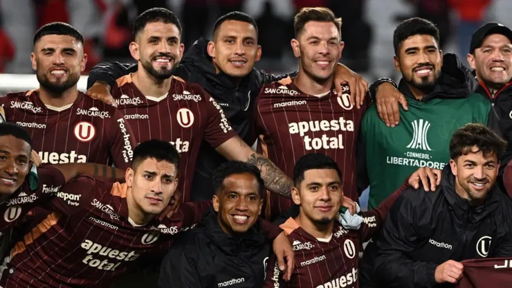 Elenco do Universitario comemorando a classificação na Libertadores - Foto: Reprodução/Universitario