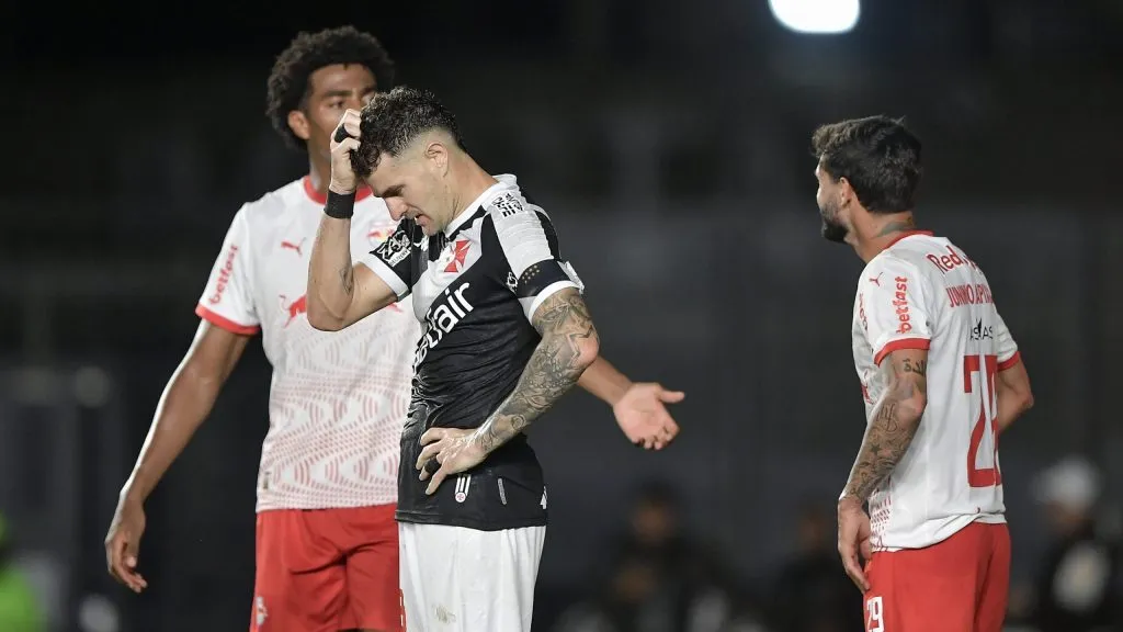 Vegetti, atacante do Gigante da Colina. Foto: Thiago Ribeiro/AGIF.